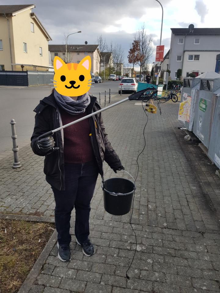 Kiara mit erfolgreich gejagter Computermaus