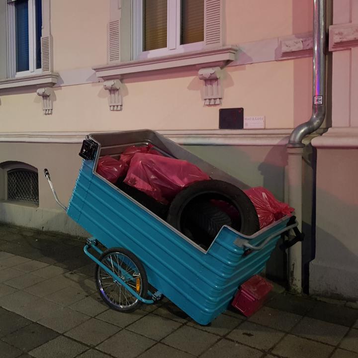 Muell im Ploggenom 3 steht zur Abholung bereit.