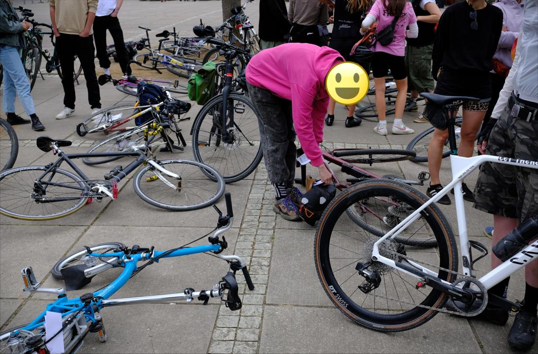 Letzte Manifeste werden verteilt