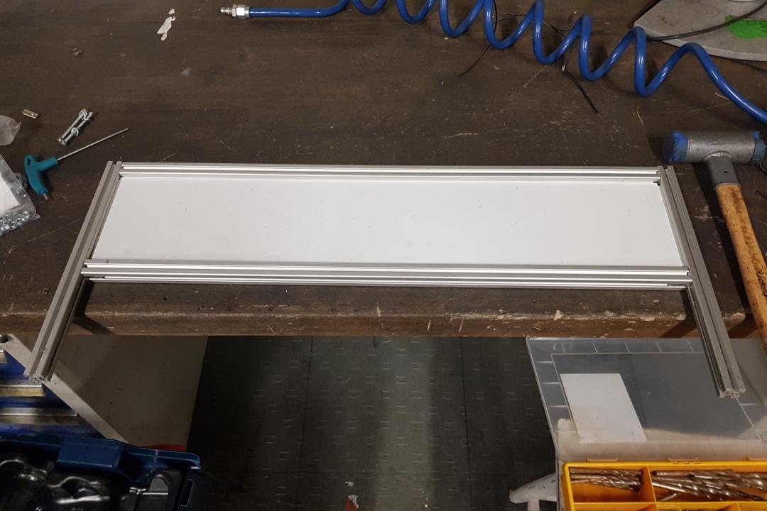 Die Werbetafel fertig zusammengesetzt.