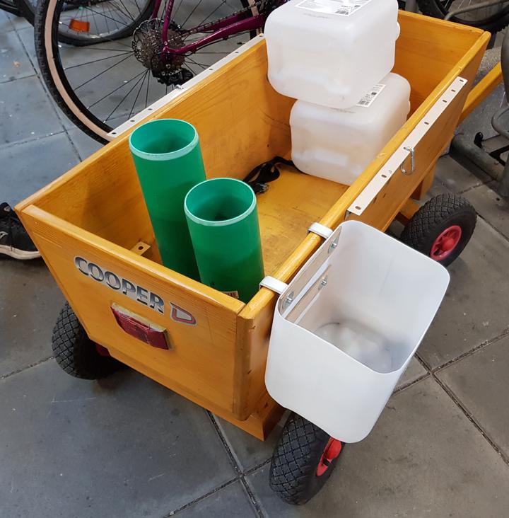 Erster Kanister eingehaengt.