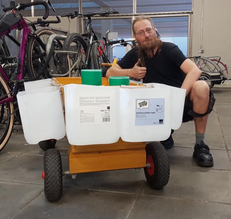 Dr. Dee am erweiterterten Waste-Buster