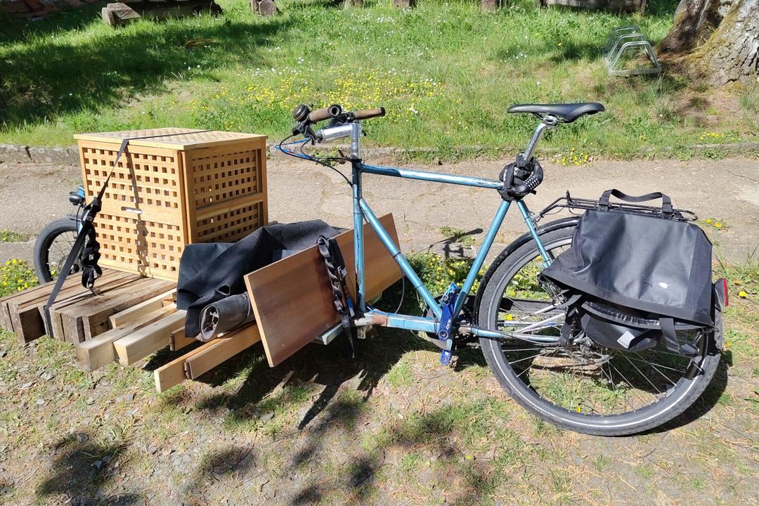 Samum mit Material aus dem Radschlag-Lager beladen