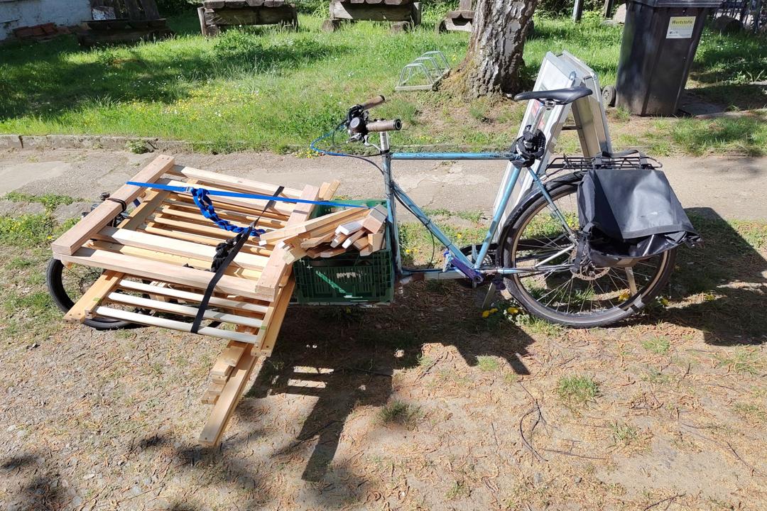 Samum mit Material aus dem Radschlag-Lager beladen