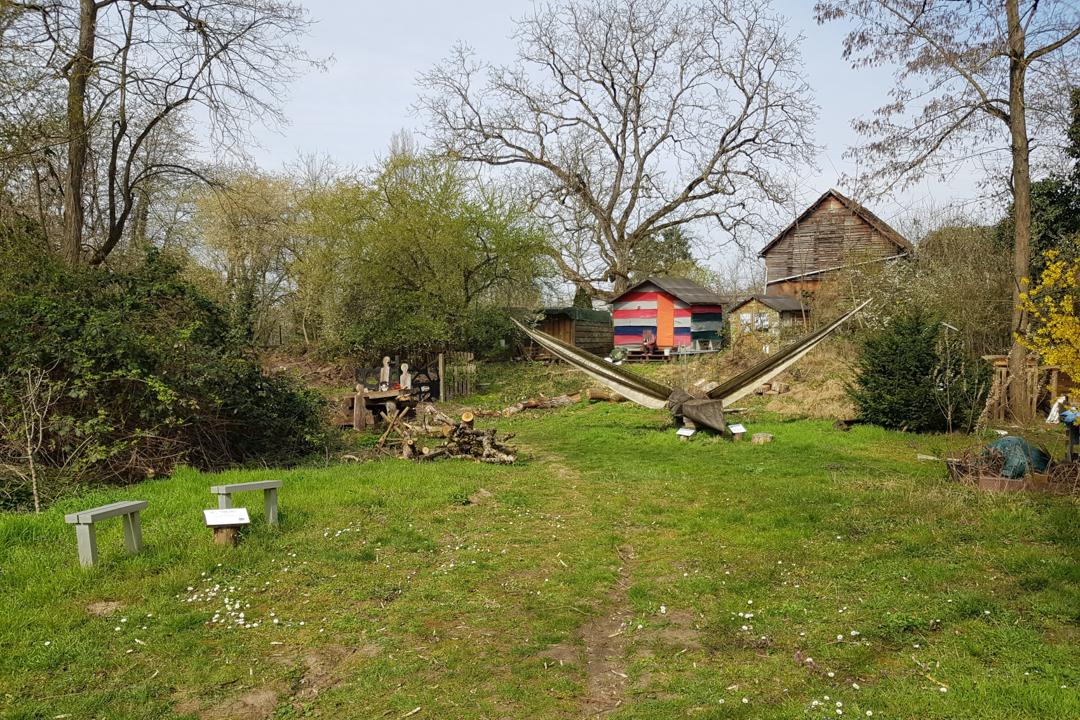 Die noch ungenutzte Flaeche auf dem Grundstueck des IWZ.