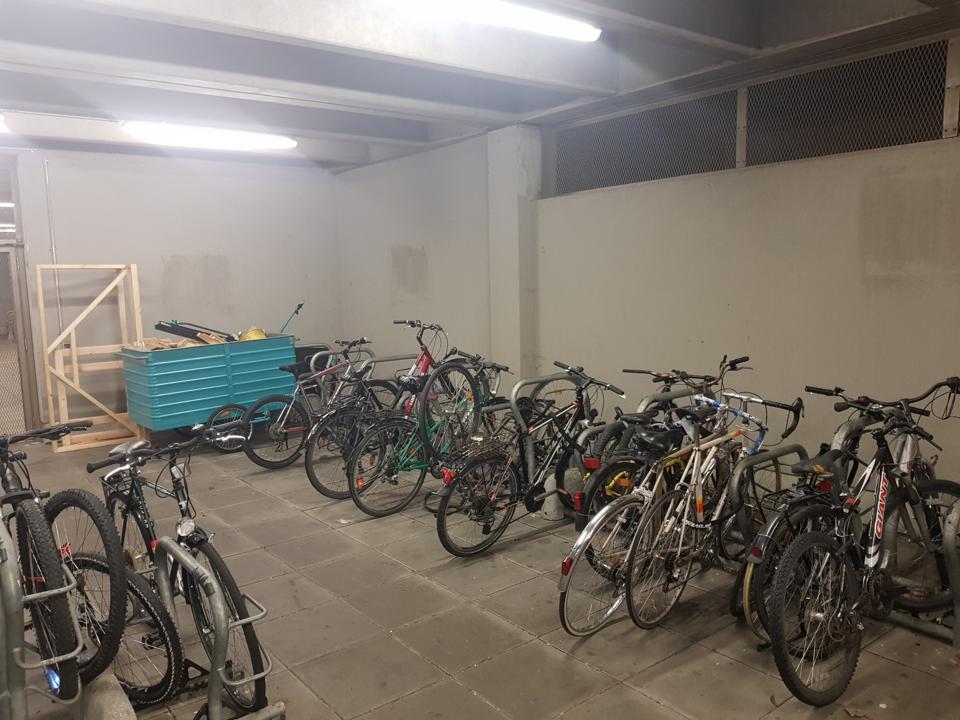 Die Fahrradgarage aufgeraeumt