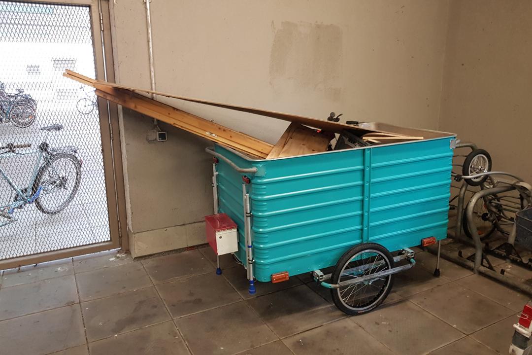 Restliches Material aus der Fahrradgarage im Ploggenom 3 eingeladen