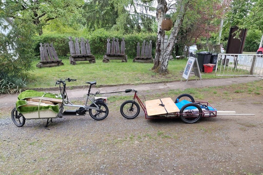 Johansson mit angekoppelter Radschlag-Carla Cargo, beide beladen