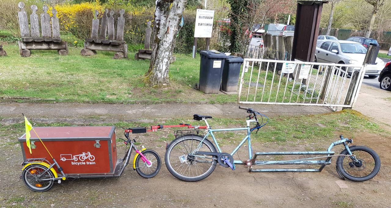 Boxlesss Samum as tractor machine for bicycle train trailer.