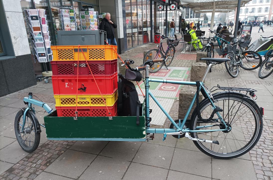 Samum cargo bike with a stack of empty euro crates.