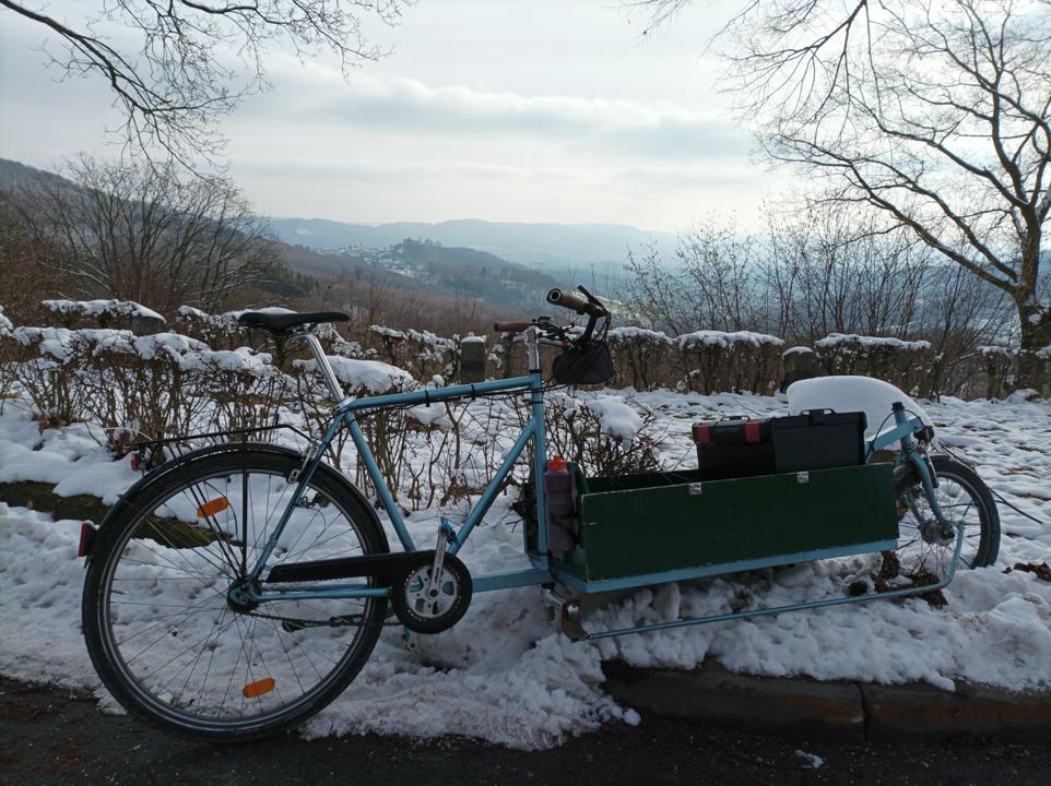 Samum before Lindenfels castle with old Pentasport hub, snowy landscape