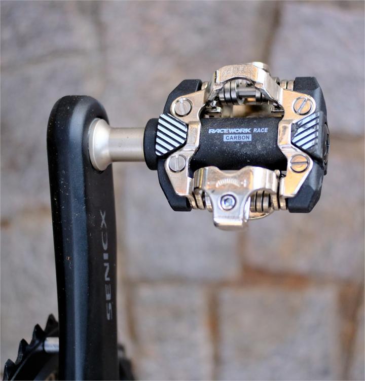 Goldene Pedale mit Carbon