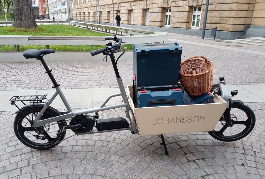 Johannson near the zwanzig° cycle workshop, loaded with tool cases