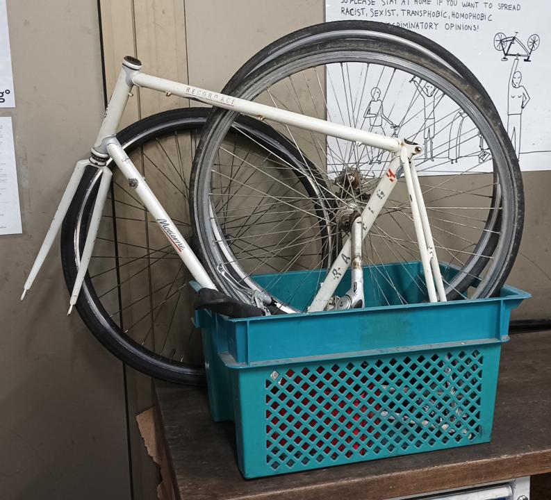 Rad, zerlegt in Kiste