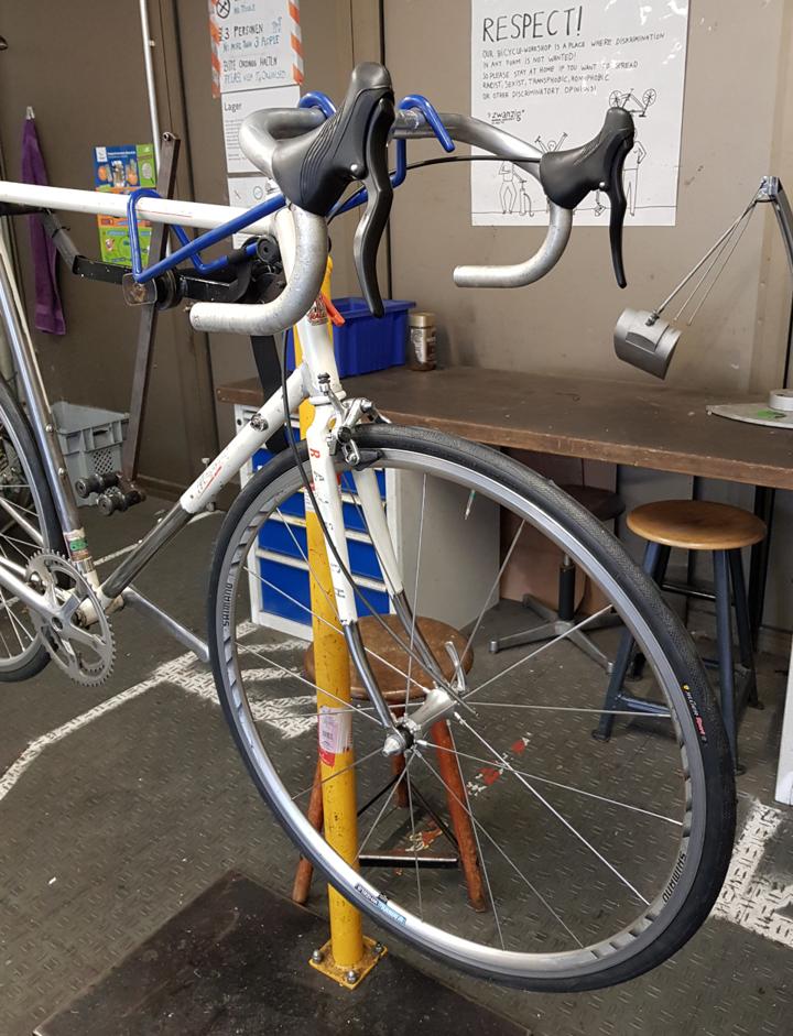 Zwischenstand, Schraeg von vorne rechts