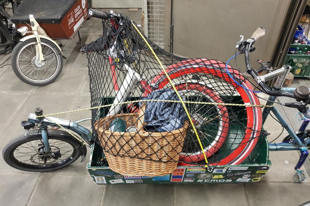 Turbogeil zusammengeklappt und im Samum verstaut