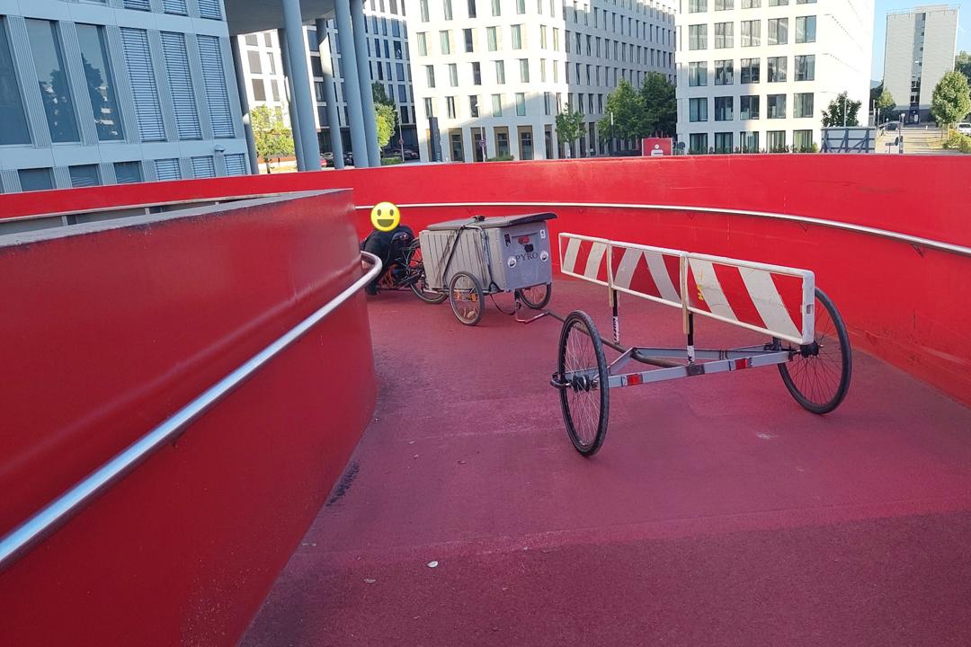 Es wird eng auf der Bruecke.