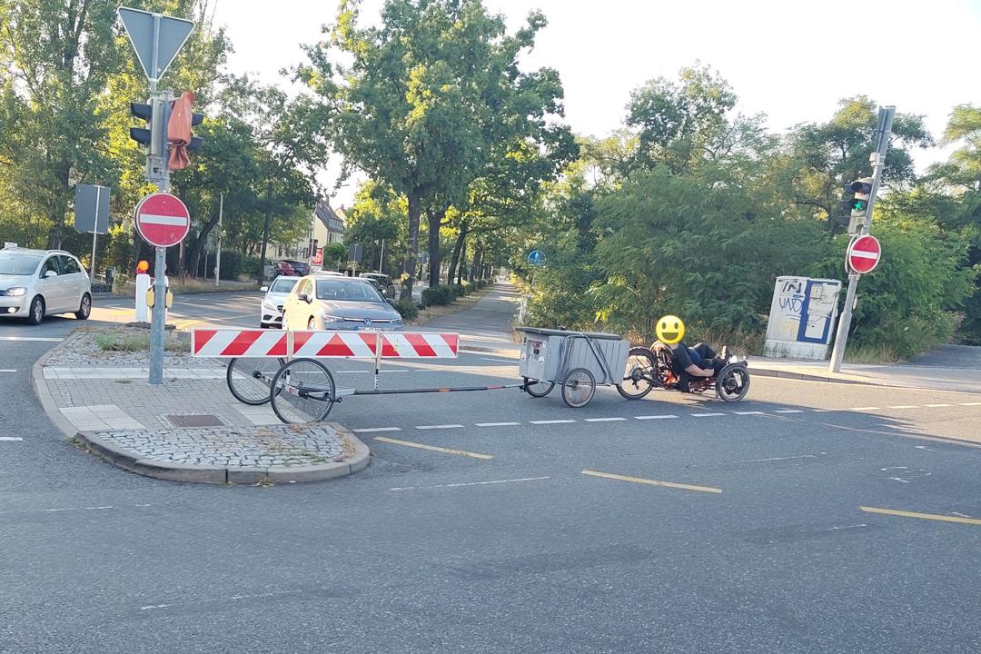 Pyro korkt zwei Spuren.