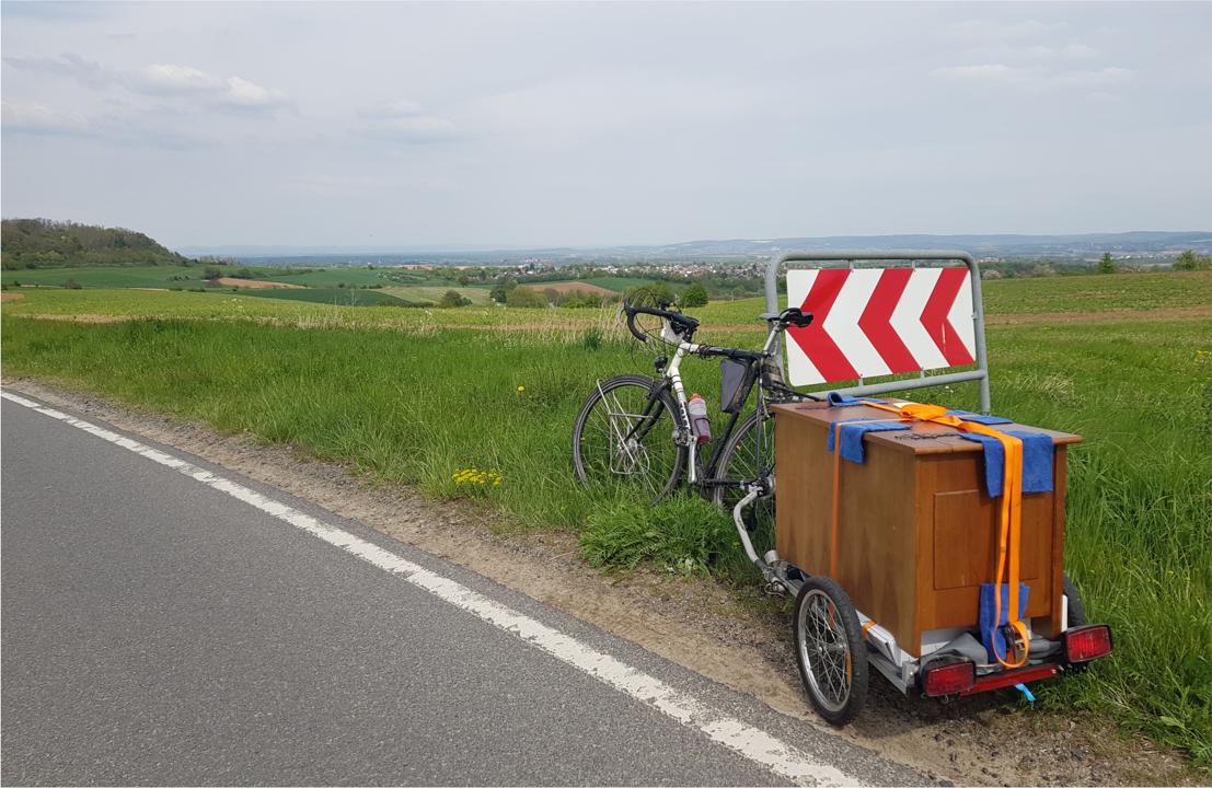 Croozer Cargo, gezogen vom Frankenstein, zwischen Ober-Ramstadt und Reinheim