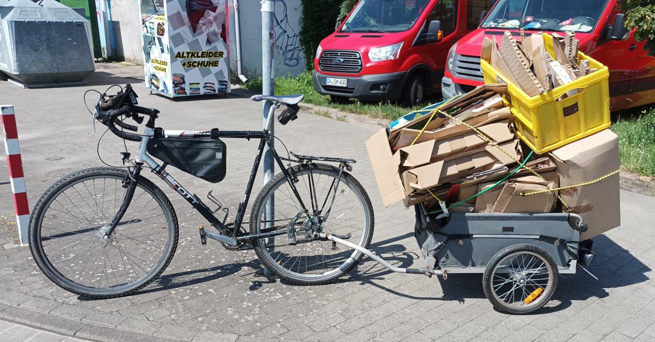 Papierentsorgung mit Frankenstein und Croozer Cargo