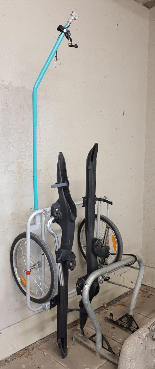 In der Fahrradgarage abgestellt.